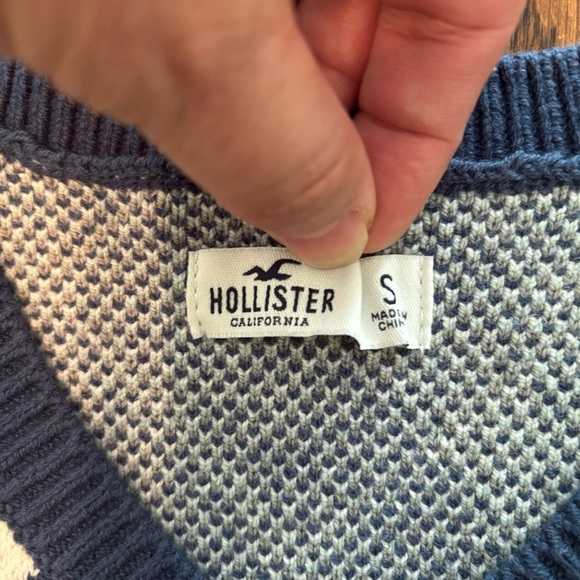 Hollister‎ V-Neck Sweater Blue and White Vest - Picture 2 of 7